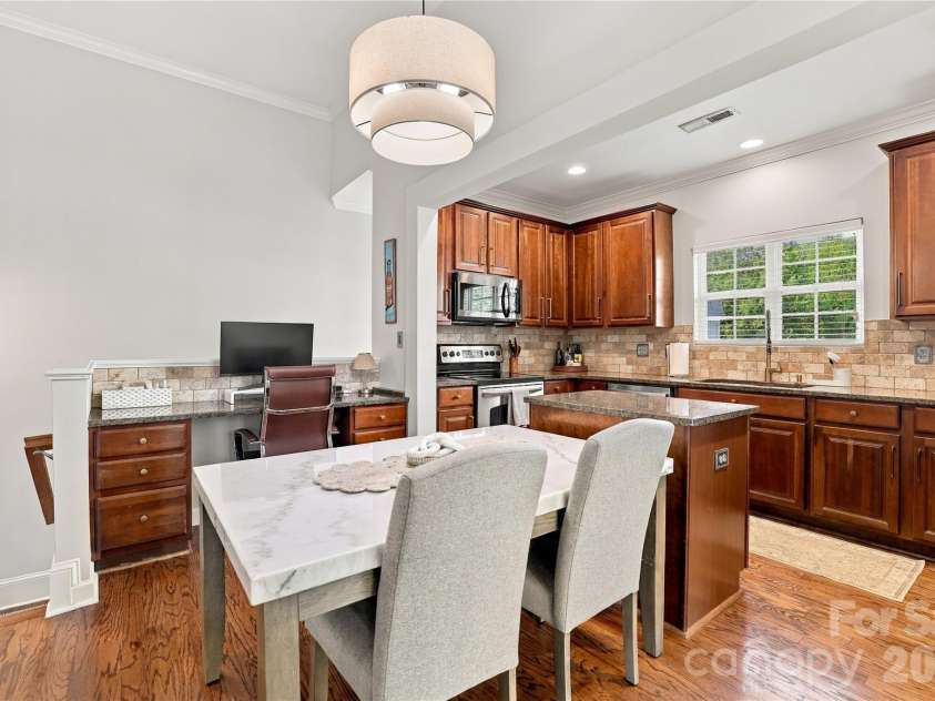 15329 Jade Street, Charlotte, NC 28277.  MLS# CAR4422601, YatesRealty ID 52665. Dining area
