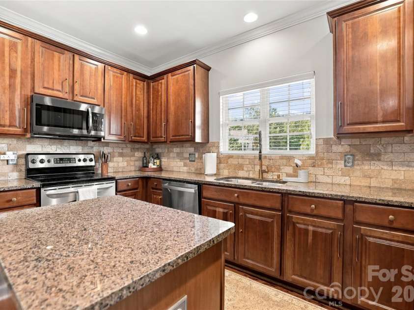 15329 Jade Street, Charlotte, NC 28277.  MLS# CAR4422601, YatesRealty ID 52665. Spacious kitchen