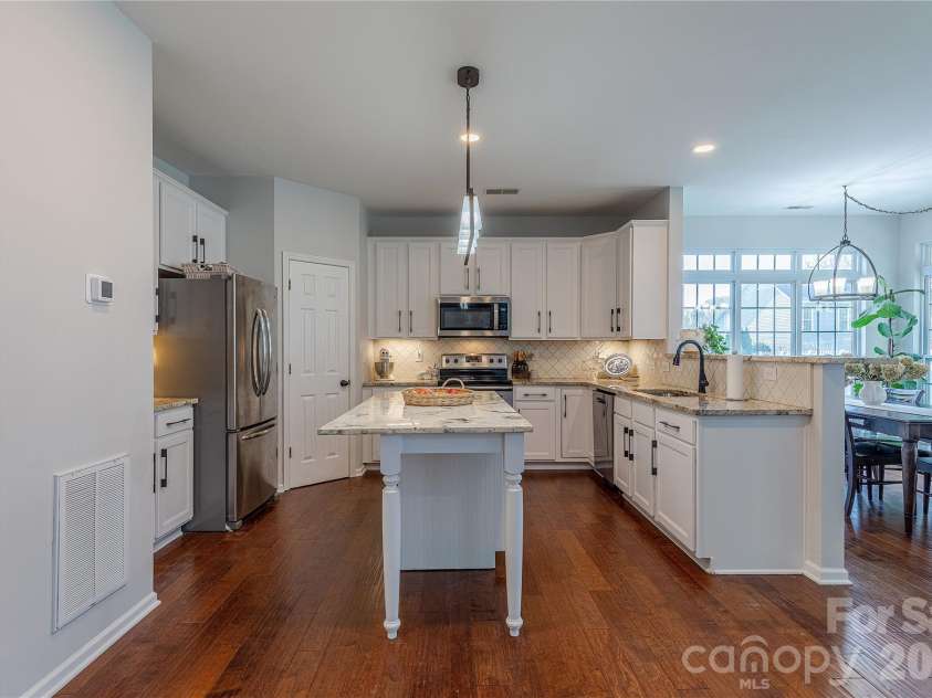 5919 Summer Fog End None, Fort Mill, SC 29708.  MLS# CAR4357586, YatesRealty ID 5267. Chef's Kitchen