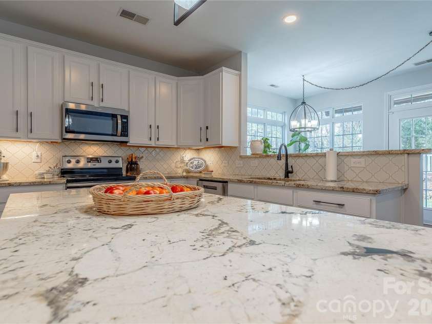 5919 Summer Fog End None, Fort Mill, SC 29708.  MLS# CAR4357586, YatesRealty ID 5267. Custom Counters