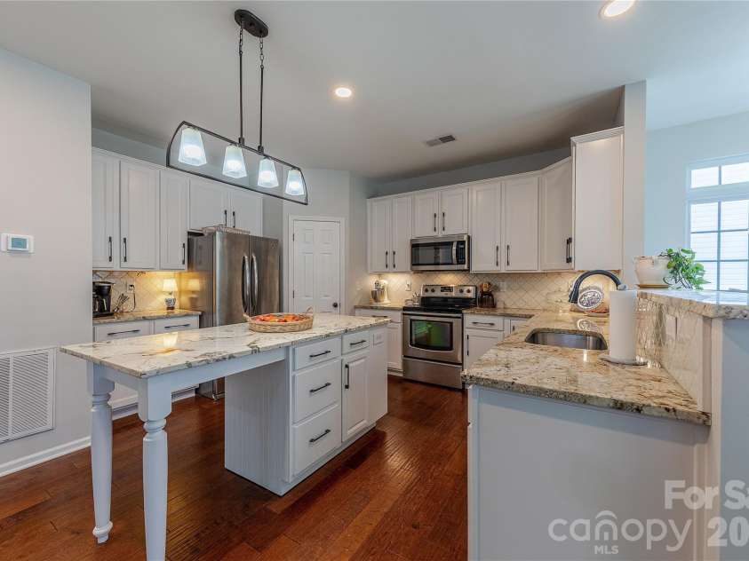 5919 Summer Fog End None, Fort Mill, SC 29708.  MLS# CAR4357586, YatesRealty ID 5267. Custom Lighting