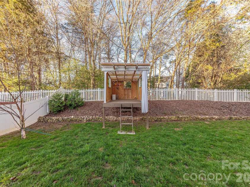 5919 Summer Fog End None, Fort Mill, SC 29708.  MLS# CAR4357586, YatesRealty ID 5267. Custom Playhouse / Canopy