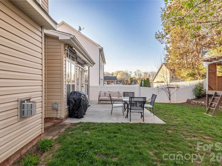 5919 Summer Fog End None, Fort Mill, SC 29708.  MLS# CAR4357586, YatesRealty ID 5267. Entertaining Patio