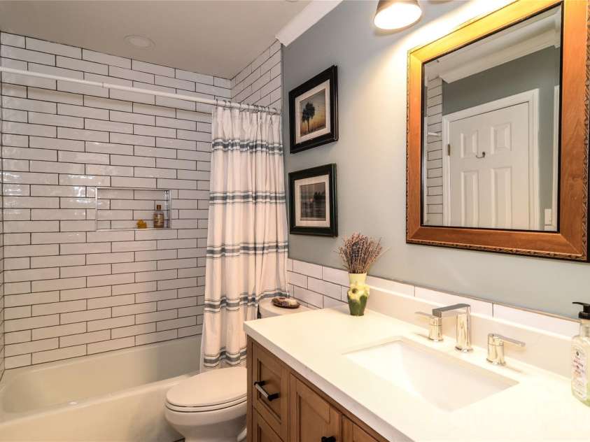 500 Laurel Fork Drive, Matthews, NC 28105.  MLS# CAR4424461, YatesRealty ID 52672. Full Bath on Second Floor