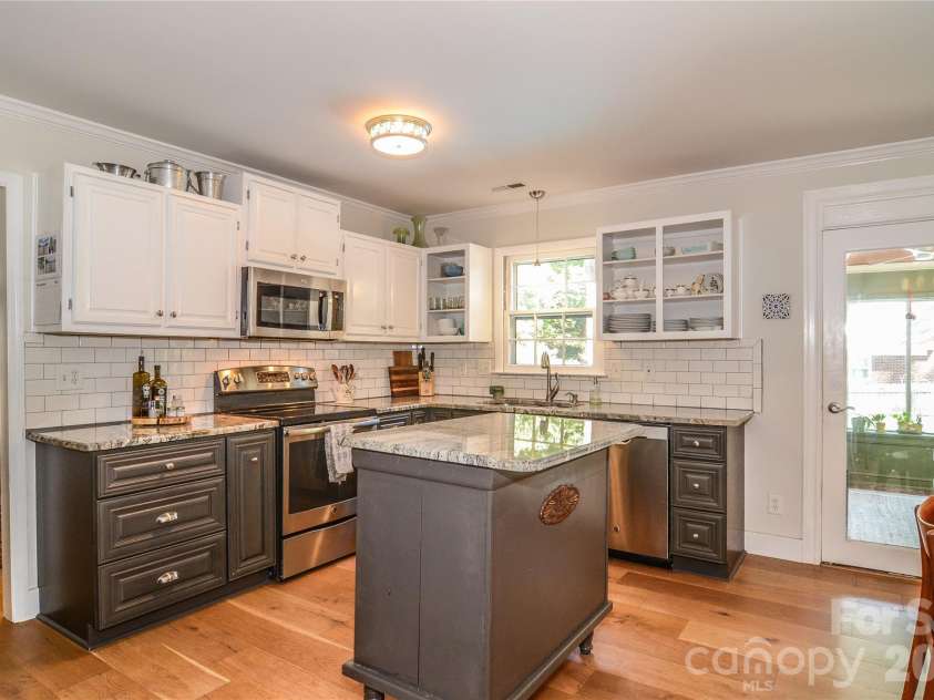 500 Laurel Fork Drive, Matthews, NC 28105.  MLS# CAR4424461, YatesRealty ID 52672. Kitchen with Soft Close Drawers