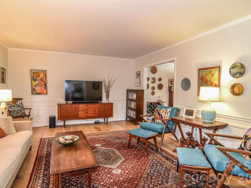 500 Laurel Fork Drive, Matthews, NC 28105.  MLS# CAR4424461, YatesRealty ID 52672. Living Room