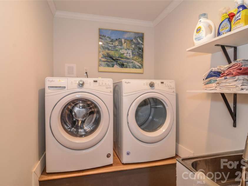 500 Laurel Fork Drive, Matthews, NC 28105.  MLS# CAR4424461, YatesRealty ID 52672. Mudroom and Laundry