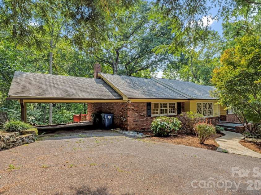 165 Cherokee Road, Asheville, NC 28804.  MLS# CAR4414099, YatesRealty ID 52673. 