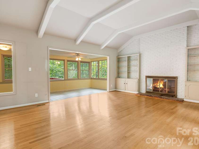 165 Cherokee Road, Asheville, NC 28804.  MLS# CAR4414099, YatesRealty ID 52673. 