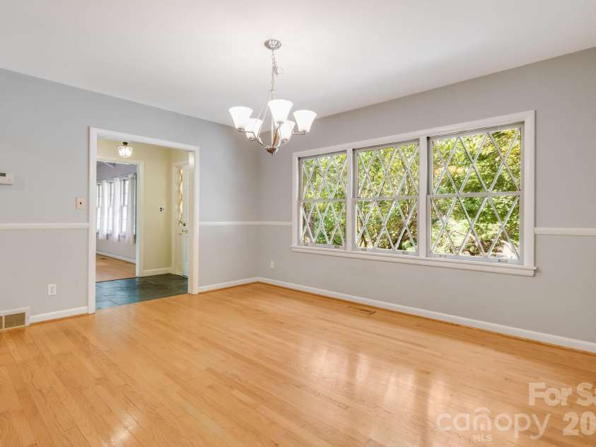 165 Cherokee Road, Asheville, NC 28804.  MLS# CAR4414099, YatesRealty ID 52673. 