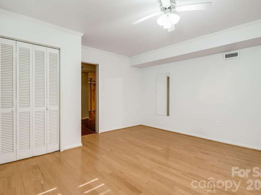 165 Cherokee Road, Asheville, NC 28804.  MLS# CAR4414099, YatesRealty ID 52673. 