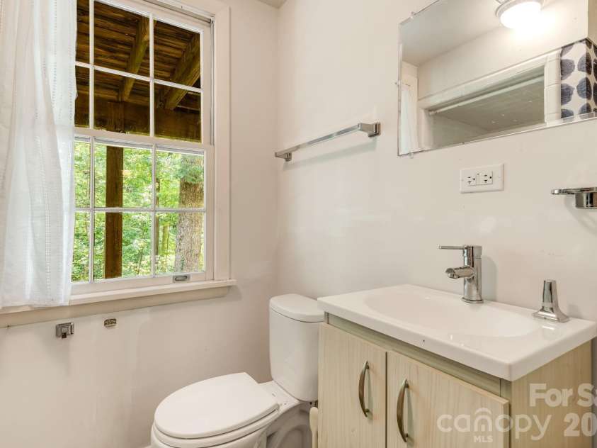 165 Cherokee Road, Asheville, NC 28804.  MLS# CAR4414099, YatesRealty ID 52673. 