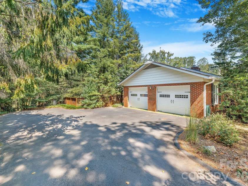 1 Pheasant Ridge Drive, Asheville, NC 28804.  MLS# CAR4424381, YatesRealty ID 52674. Upper level 2 car garage