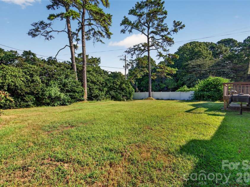 1100 Turnbridge Road, Charlotte, NC 28226.  MLS# CAR4394163, YatesRealty ID 52675. Back yard