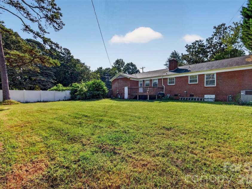 1100 Turnbridge Road, Charlotte, NC 28226.  MLS# CAR4394163, YatesRealty ID 52675. Back Yard