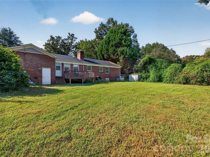 1100 Turnbridge Road, Charlotte, NC 28226.  MLS# CAR4394163, YatesRealty ID 52675. Back Yard