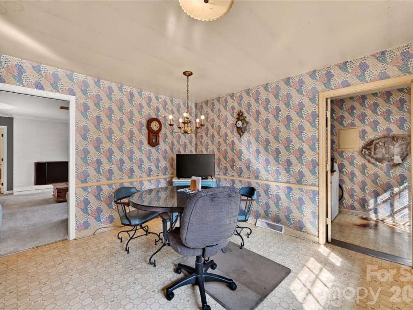 1100 Turnbridge Road, Charlotte, NC 28226.  MLS# CAR4394163, YatesRealty ID 52675. Kitchen