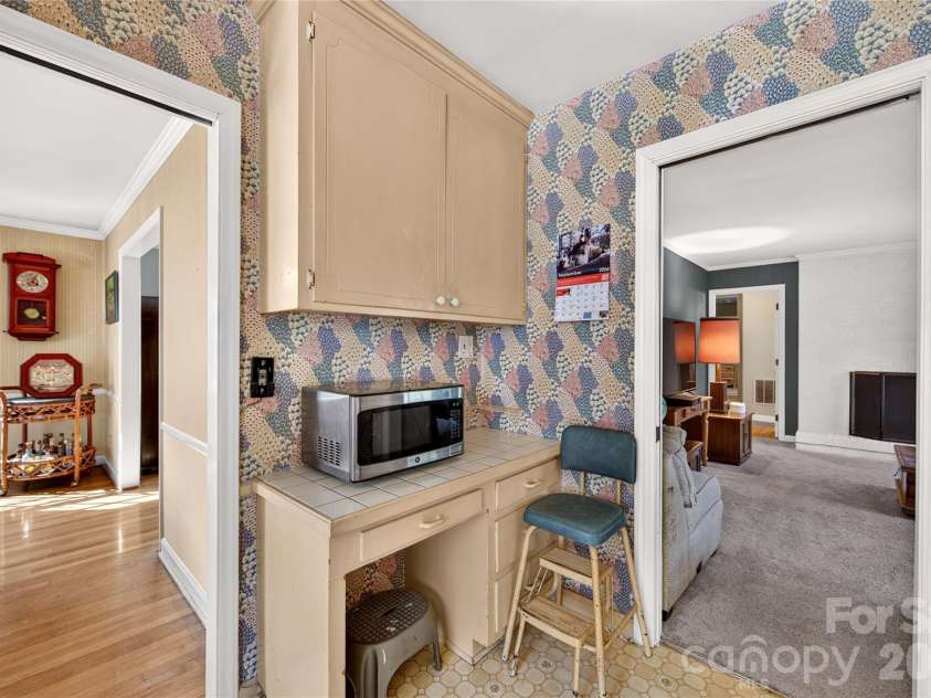 1100 Turnbridge Road, Charlotte, NC 28226.  MLS# CAR4394163, YatesRealty ID 52675. Kitchen
