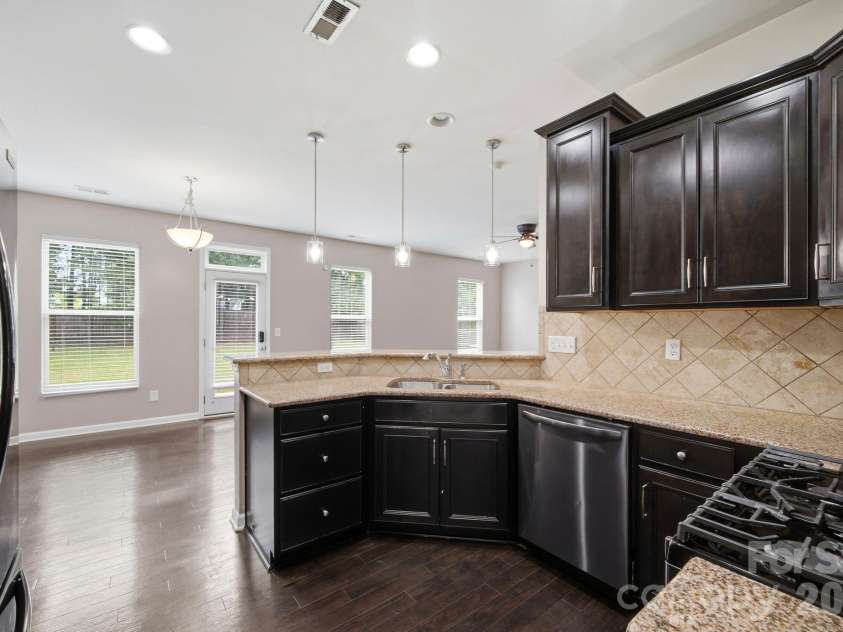 10609 Candlestick Court, Charlotte, NC 28273.  MLS# CAR4424540, YatesRealty ID 52676. 