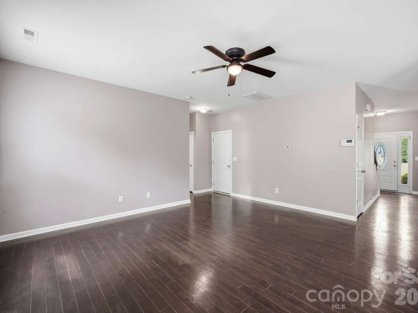 10609 Candlestick Court, Charlotte, NC 28273.  MLS# CAR4424540, YatesRealty ID 52676. 