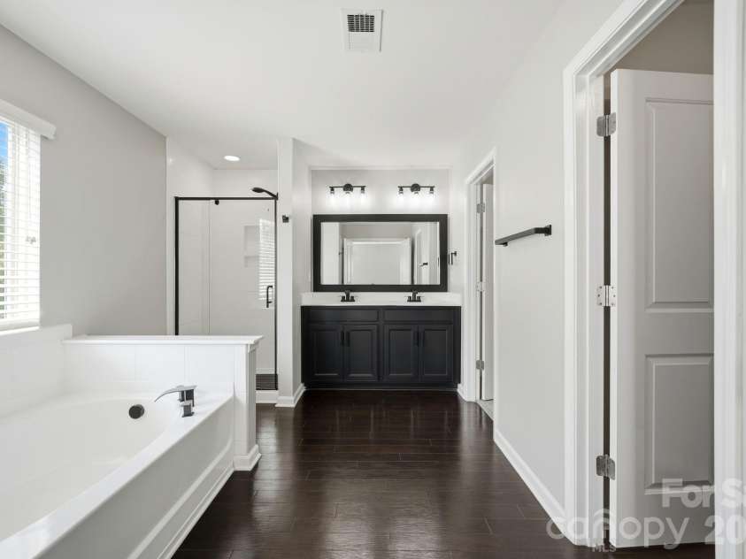 10609 Candlestick Court, Charlotte, NC 28273.  MLS# CAR4424540, YatesRealty ID 52676. 