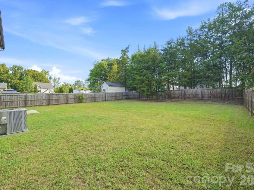 10609 Candlestick Court, Charlotte, NC 28273.  MLS# CAR4424540, YatesRealty ID 52676. 