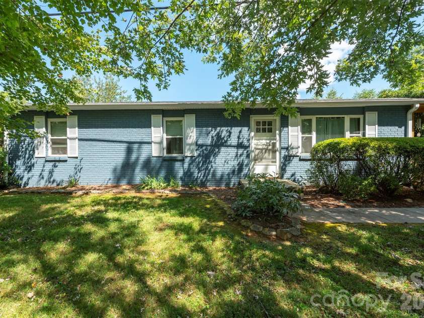 18 Hookers Gap Road, Candler, NC 28715.  MLS# CAR4415032, YatesRealty ID 52679. 