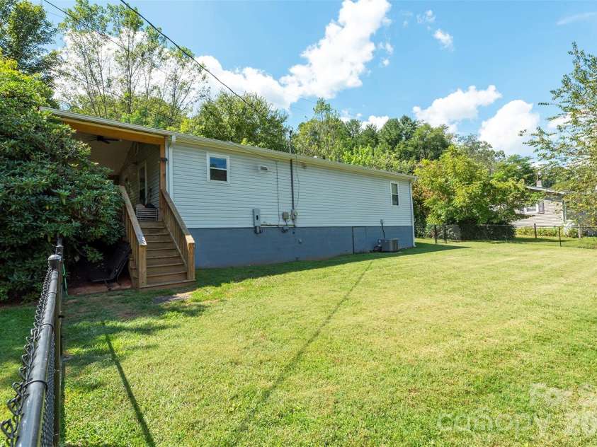 18 Hookers Gap Road, Candler, NC 28715.  MLS# CAR4415032, YatesRealty ID 52679. 