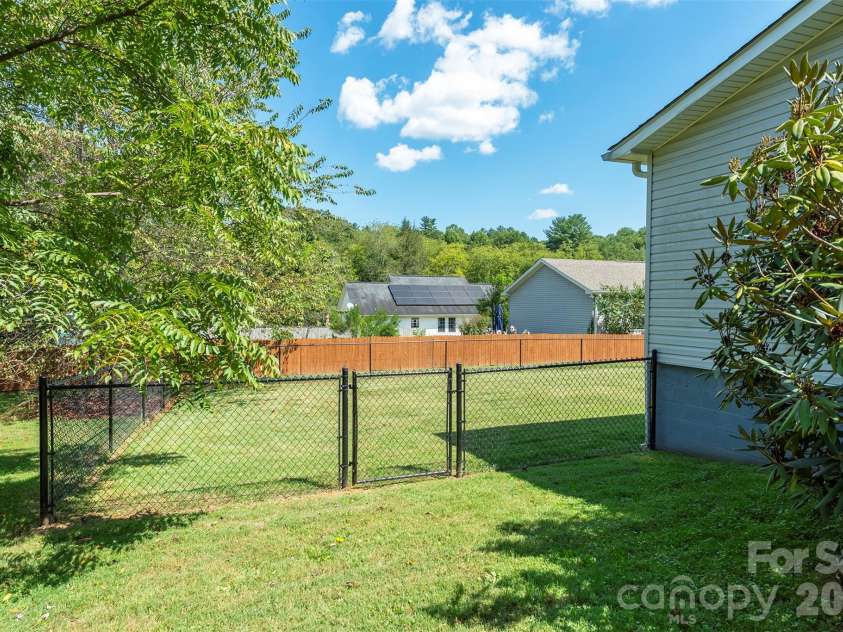 18 Hookers Gap Road, Candler, NC 28715.  MLS# CAR4415032, YatesRealty ID 52679. 