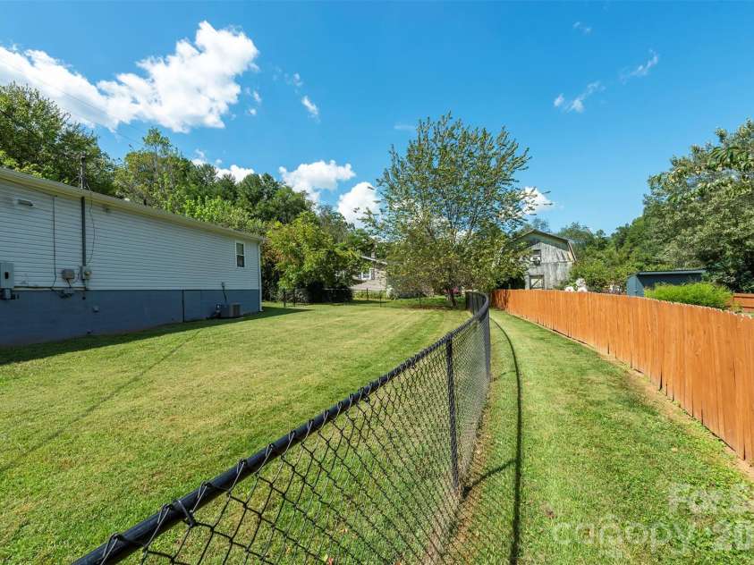 18 Hookers Gap Road, Candler, NC 28715.  MLS# CAR4415032, YatesRealty ID 52679. 
