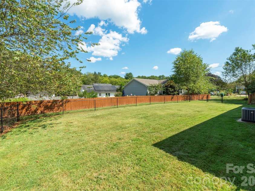 18 Hookers Gap Road, Candler, NC 28715.  MLS# CAR4415032, YatesRealty ID 52679. 