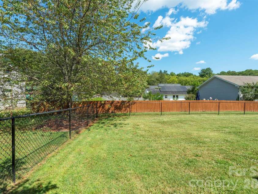 18 Hookers Gap Road, Candler, NC 28715.  MLS# CAR4415032, YatesRealty ID 52679. 