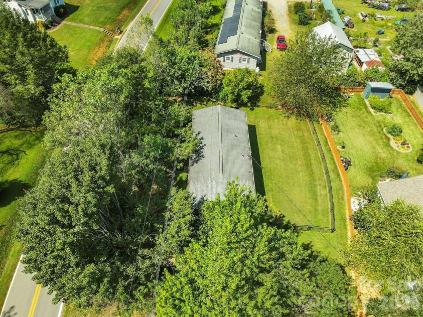 18 Hookers Gap Road, Candler, NC 28715.  MLS# CAR4415032, YatesRealty ID 52679. 