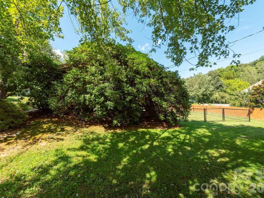18 Hookers Gap Road, Candler, NC 28715.  MLS# CAR4415032, YatesRealty ID 52679. 