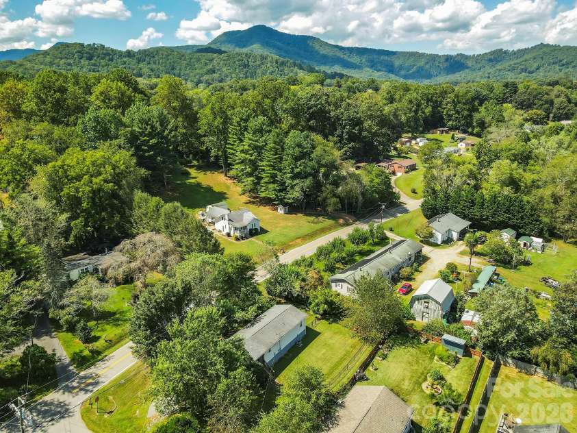 18 Hookers Gap Road, Candler, NC 28715.  MLS# CAR4415032, YatesRealty ID 52679. 