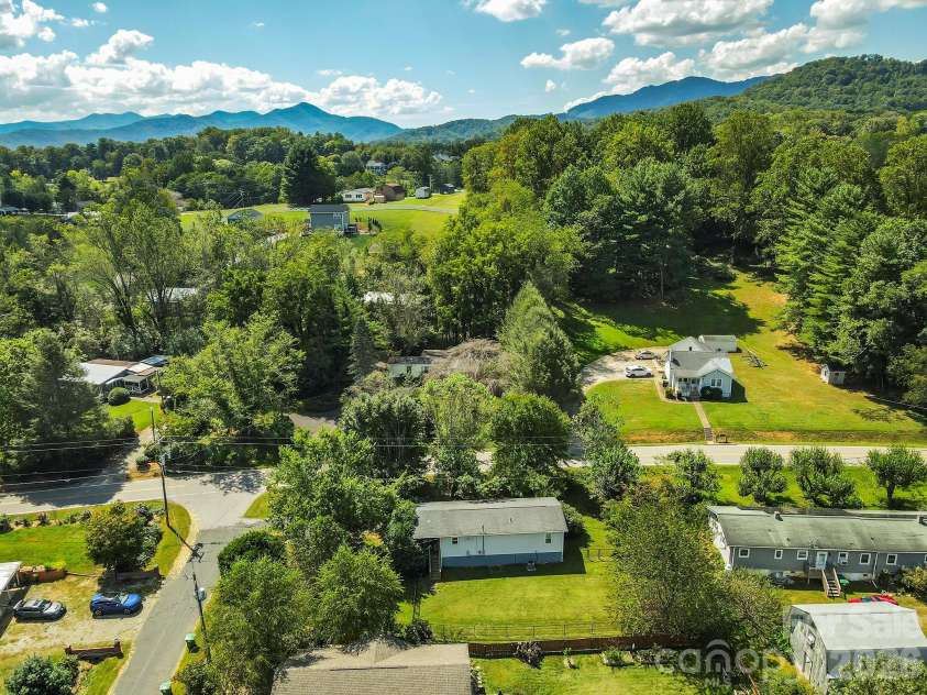 18 Hookers Gap Road, Candler, NC 28715.  MLS# CAR4415032, YatesRealty ID 52679. 