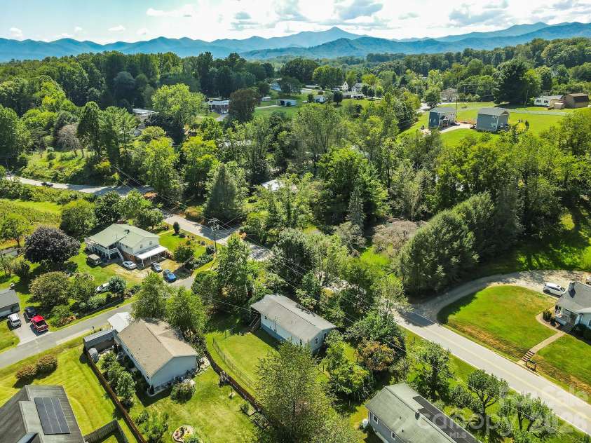 18 Hookers Gap Road, Candler, NC 28715.  MLS# CAR4415032, YatesRealty ID 52679. 