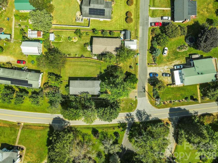 18 Hookers Gap Road, Candler, NC 28715.  MLS# CAR4415032, YatesRealty ID 52679. 