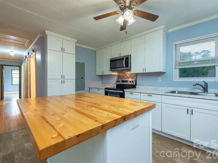 18 Hookers Gap Road, Candler, NC 28715.  MLS# CAR4415032, YatesRealty ID 52679. 
