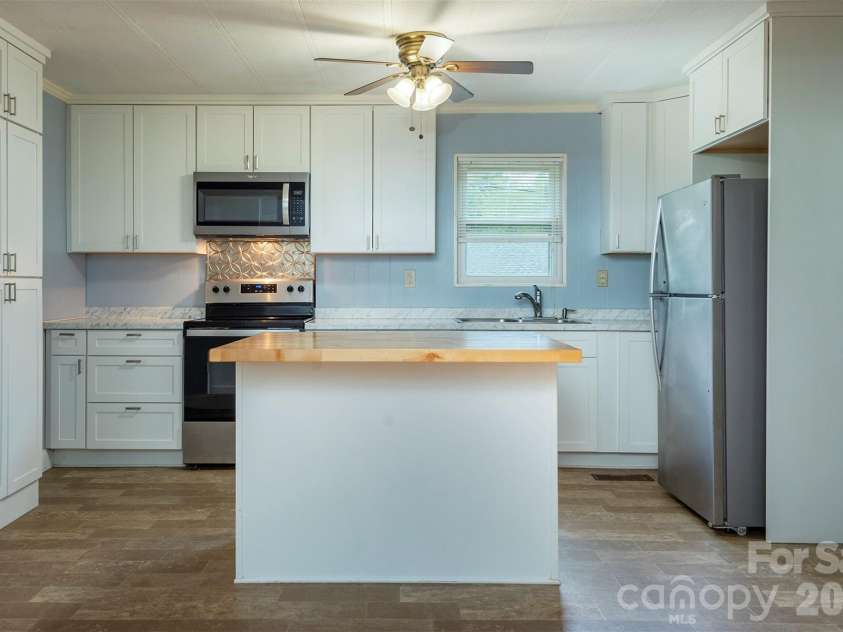18 Hookers Gap Road, Candler, NC 28715.  MLS# CAR4415032, YatesRealty ID 52679. 