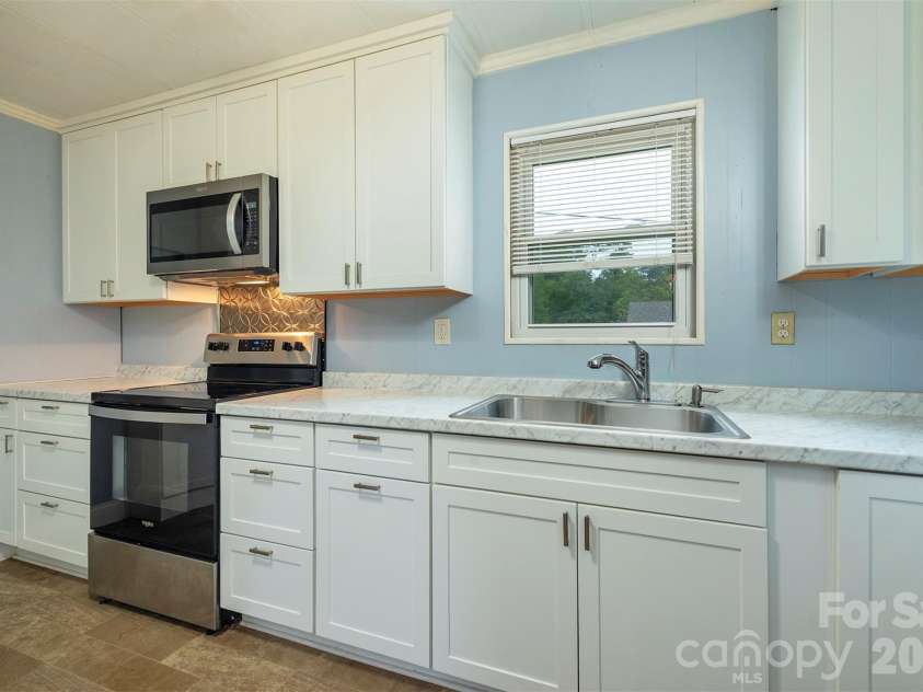 18 Hookers Gap Road, Candler, NC 28715.  MLS# CAR4415032, YatesRealty ID 52679. 