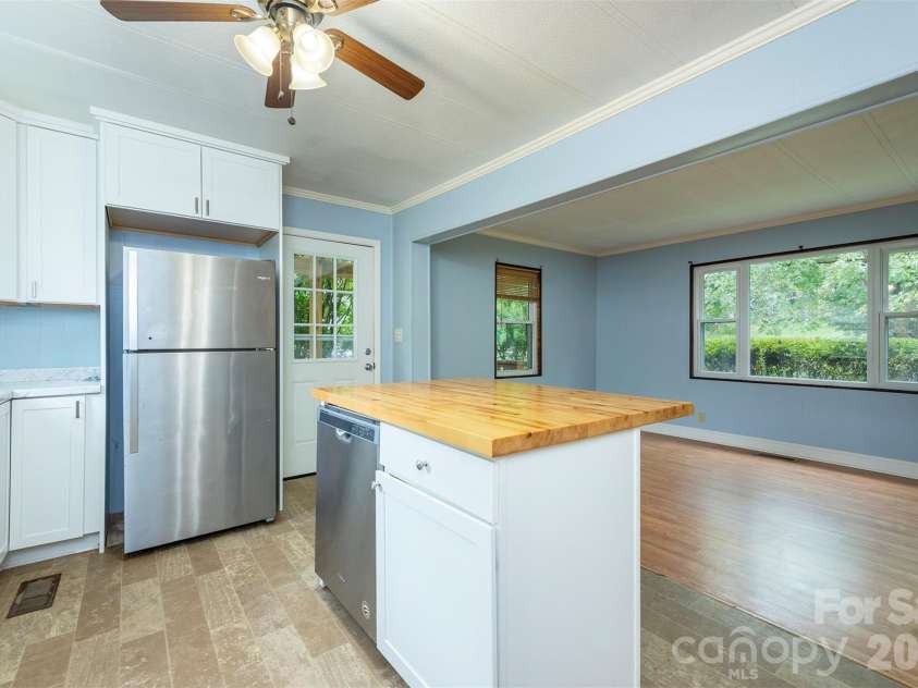 18 Hookers Gap Road, Candler, NC 28715.  MLS# CAR4415032, YatesRealty ID 52679. 