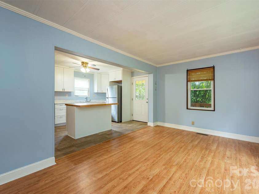 18 Hookers Gap Road, Candler, NC 28715.  MLS# CAR4415032, YatesRealty ID 52679. 