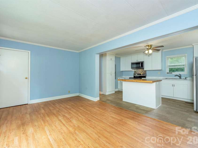18 Hookers Gap Road, Candler, NC 28715.  MLS# CAR4415032, YatesRealty ID 52679. 