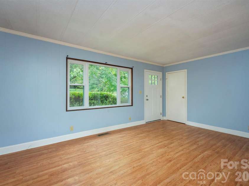 18 Hookers Gap Road, Candler, NC 28715.  MLS# CAR4415032, YatesRealty ID 52679. 