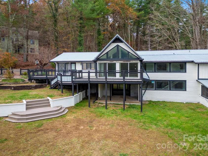 158 Glen Echo Lane, Hendersonville, NC 28739.  MLS# CAR4197828, YatesRealty ID 5268. 