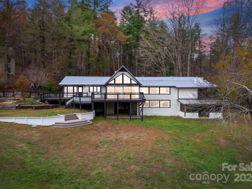 158 Glen Echo Lane, Hendersonville, NC 28739.  MLS# CAR4197828, YatesRealty ID 5268. 