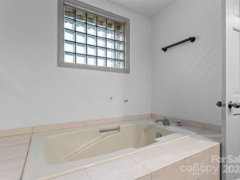 158 Glen Echo Lane, Hendersonville, NC 28739.  MLS# CAR4197828, YatesRealty ID 5268. Lower Level Primary Bathroom