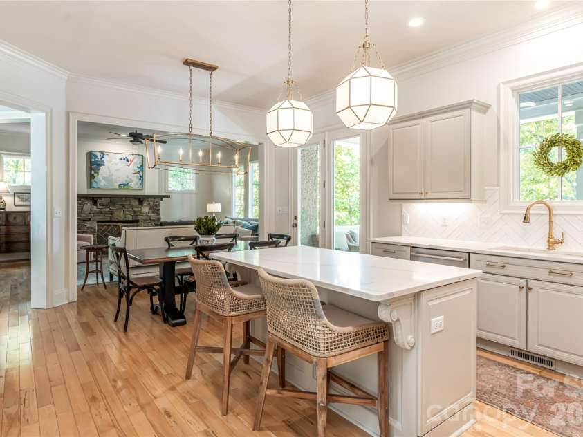 20 East Owl Creek Lane, Fairview, NC 28730.  MLS# CAR4258624, YatesRealty ID 5268. 