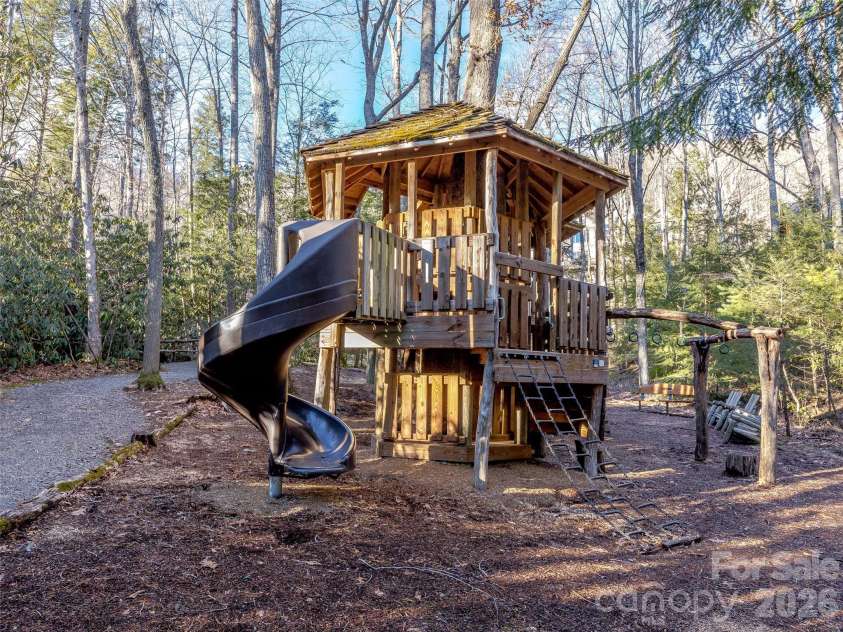 20 East Owl Creek Lane, Fairview, NC 28730.  MLS# CAR4258624, YatesRealty ID 5268. 
